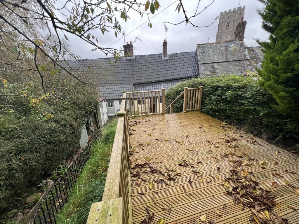 Lot: 96 - CHARACTER COTTAGE IN VILLAGE LOCATION - Decking area and rear view of property